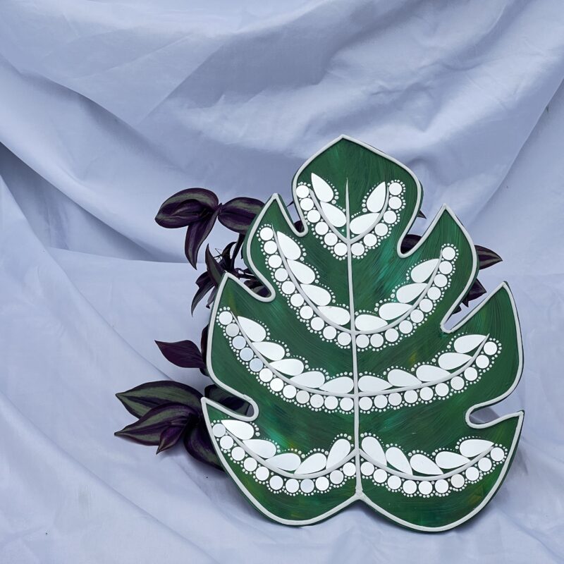 Monstera Leaf Wall Art (Medium Frame)