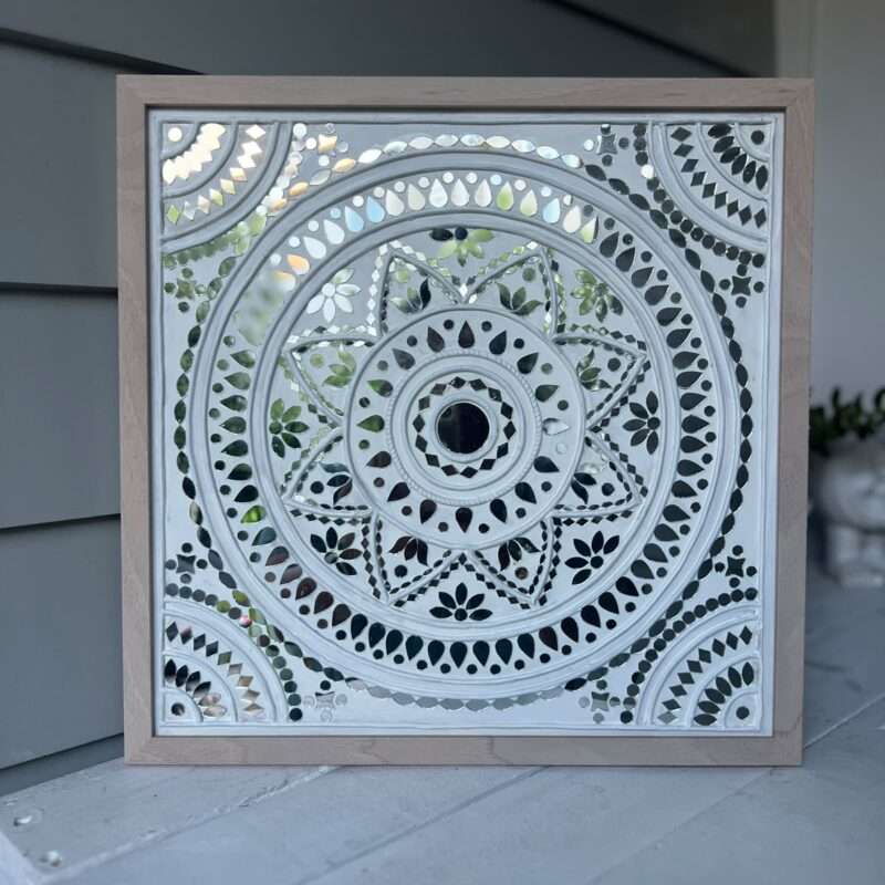 Lippan-art-white-frame
